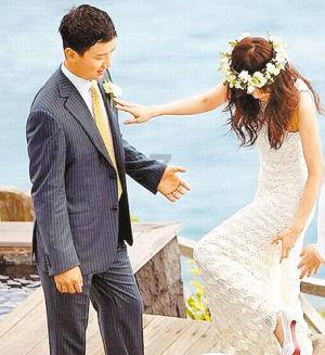 印尼一辆巴士与卡车相撞 致1死8伤
